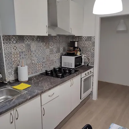 Recien Reformado En El Centro De Vilagarcia De Arousa. Lägenhet *