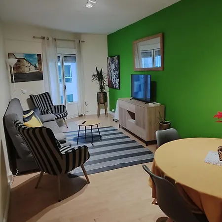 Recien Reformado En El Centro De Vilagarcia De Arousa. Lägenhet *